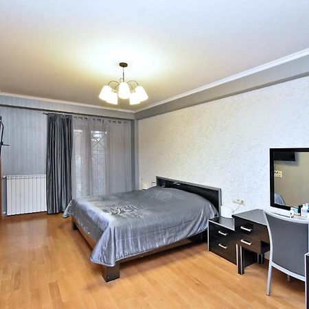 Dos Guest House Yerevan Bagian luar foto
